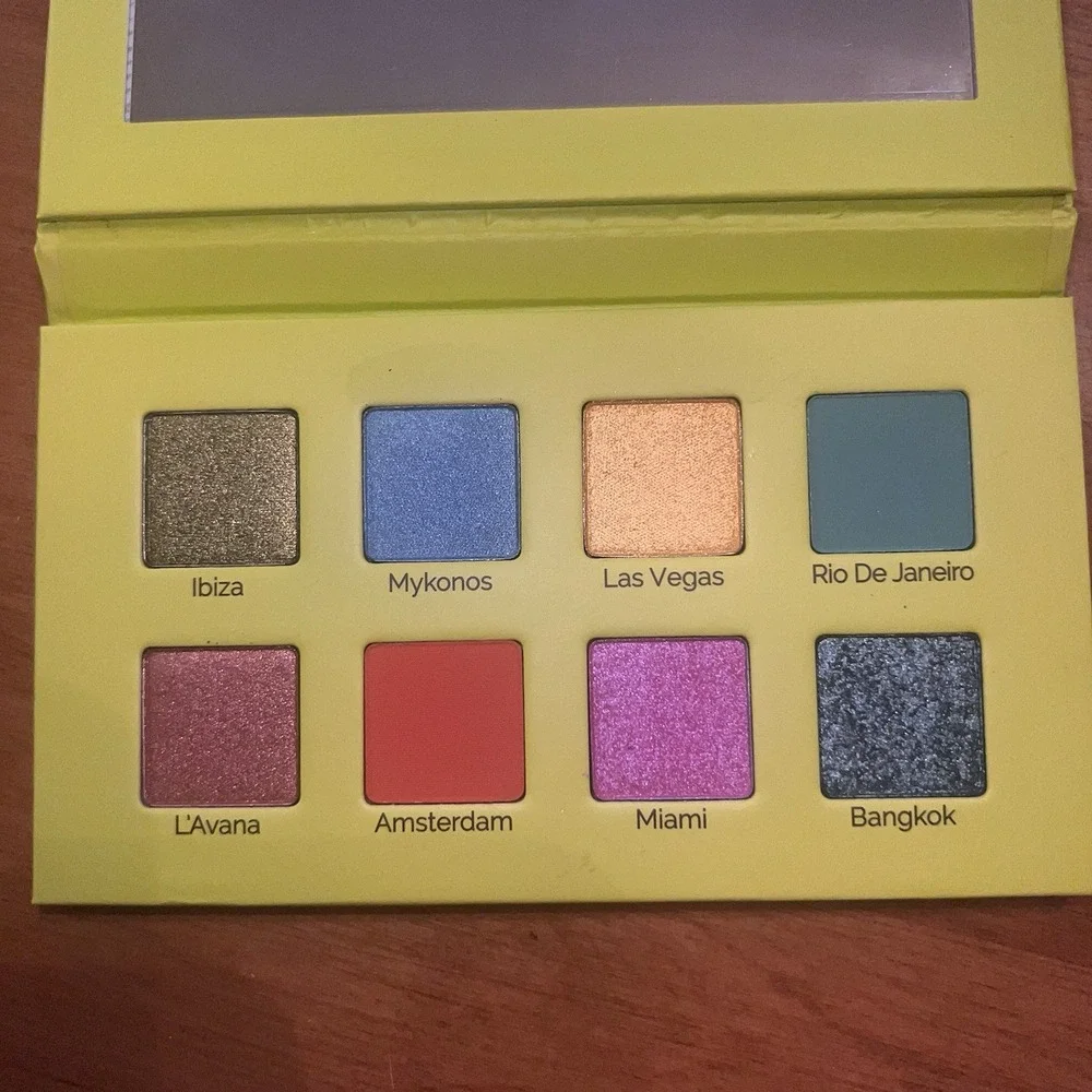 NEW Iconic Madness By‎ Cosmyfy Pressed Pigment Palette Eyeshadow